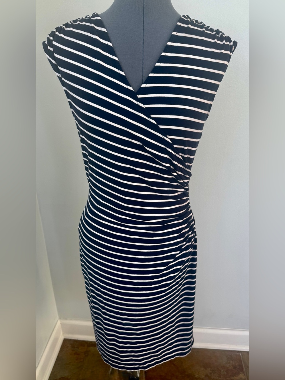 Ann Taylor Factory Sz M Navy & White  Sleeveless Faux Wrap Jersey Knit Dress